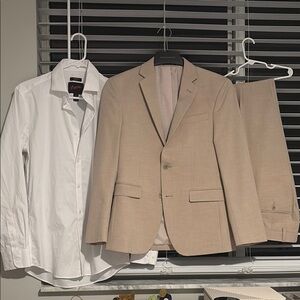 Men's Wearhouse Egara Beige tan Suit with shirt